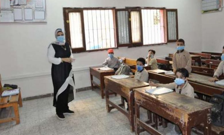 معلمو الحصة فوق 45 عامًا يطالبون وزير التعليم بحلم مشكلتهم وتقنين أوضاعهم